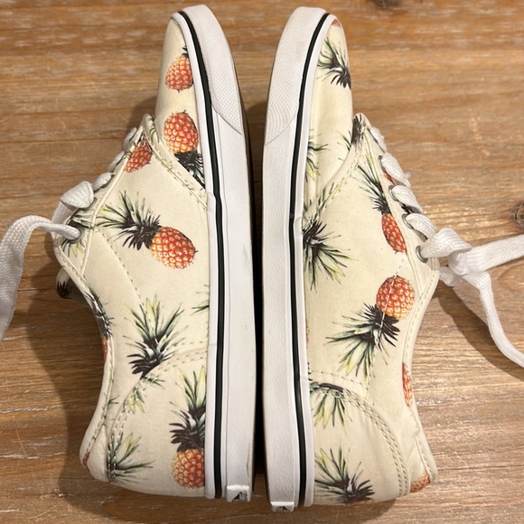 Vans. Pinapple Print.  Women’s 5 - Picture 10 of 15